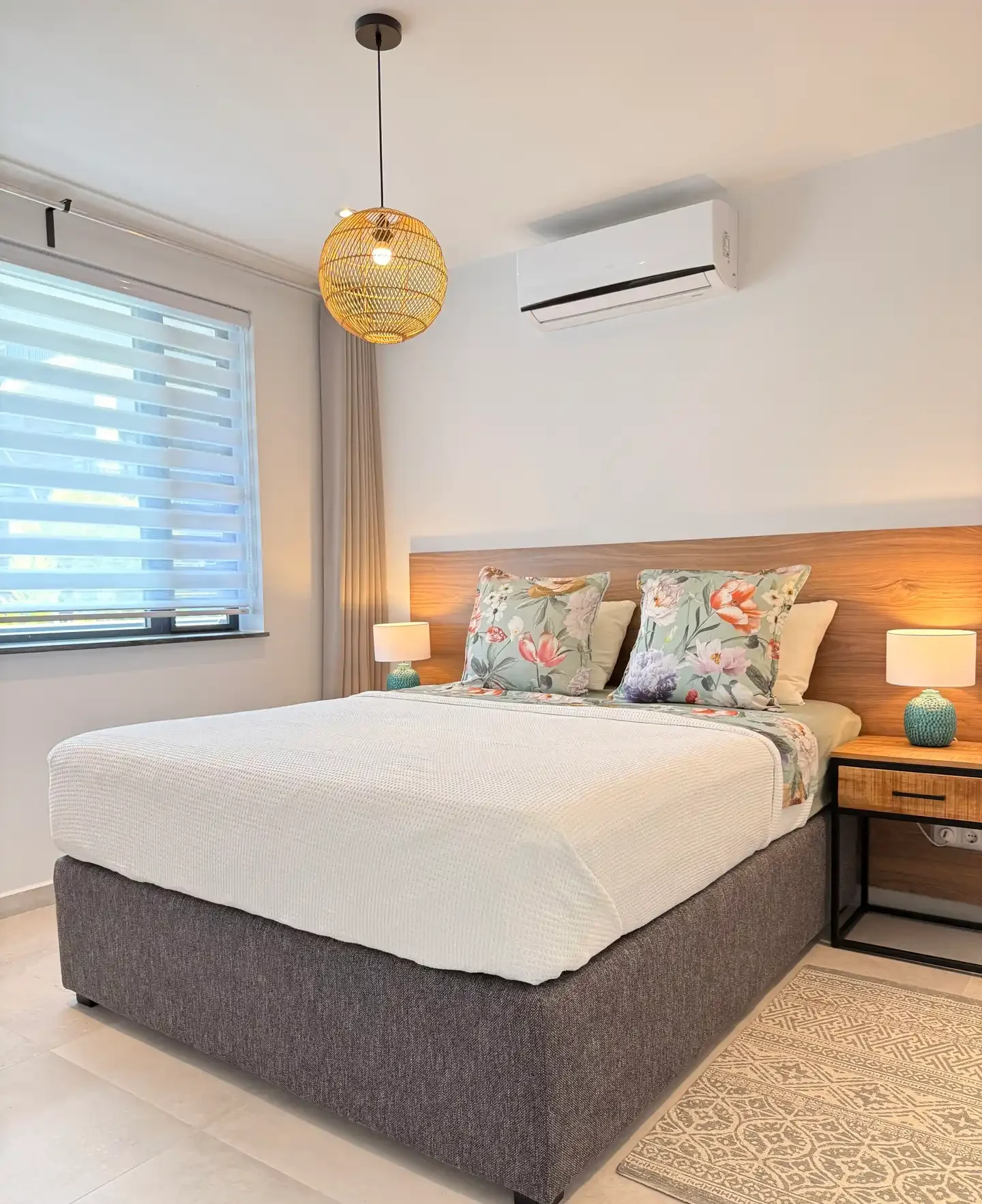 Master bedroom met tweepersoonsbed